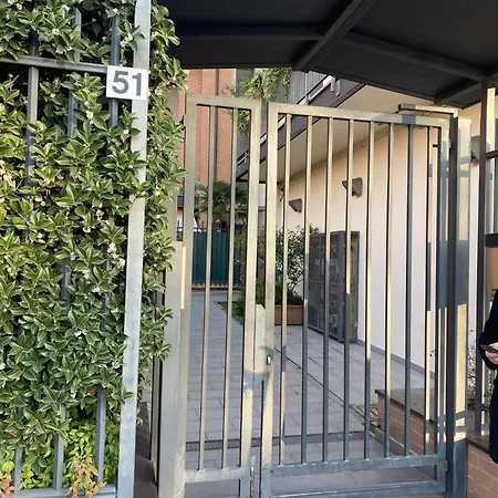 Xenia Apartments - Cozy Studio 10 Min From Linate Milan Exterior photo